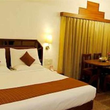Hotel Maurya International Ченнаи Экстерьер фото